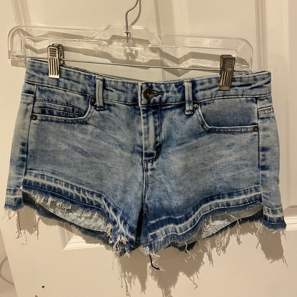 Tractr Blu Low-Rise Jean Shorts